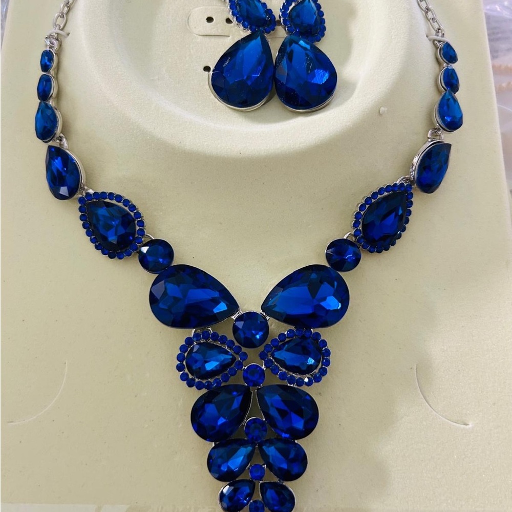 Prom set nackelaces and earrings
